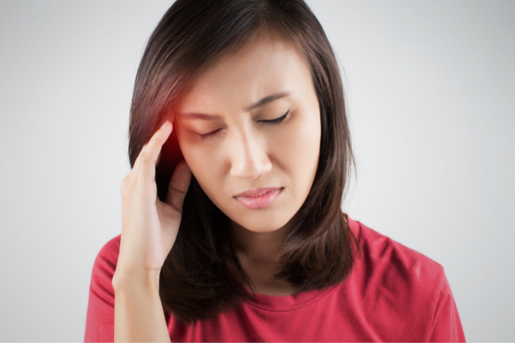 temukan perbedaan sakit kepala biasa dan gejala meningitis 
